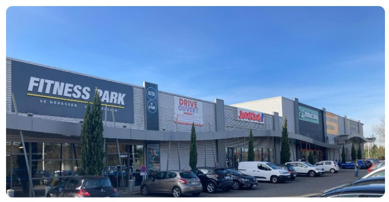 Photo d'un des investissements de la SCPI Epsilon 360 : un ensemble commercial à Colomiers